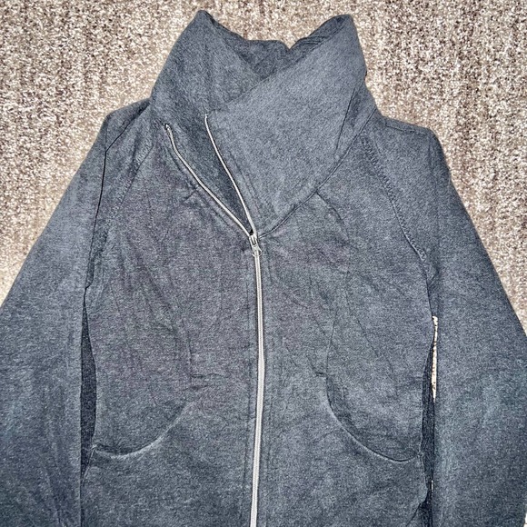 Lululemon Athletica Full Zip Cozy Cuddle Up Jacket in Heathered Gray - Picture 4 of 11